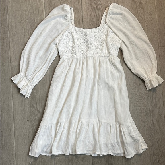 Hollister Dresses & Skirts - HOLLISTER White Smocked Dress size XXS Short